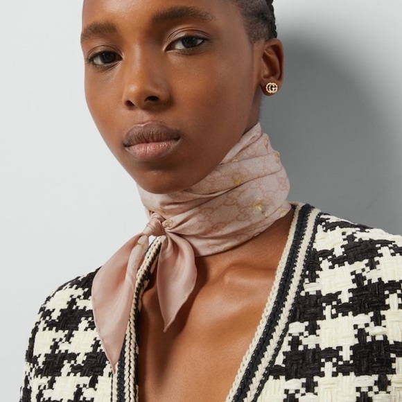 NEW AUTHENTIC GUCCI -GG PRINT WITH HORSEBIT SILK CARRÉ - Picture 3 of 17